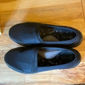 Women’s 9.5M BZees Lollipop Slip-ons Loafers.